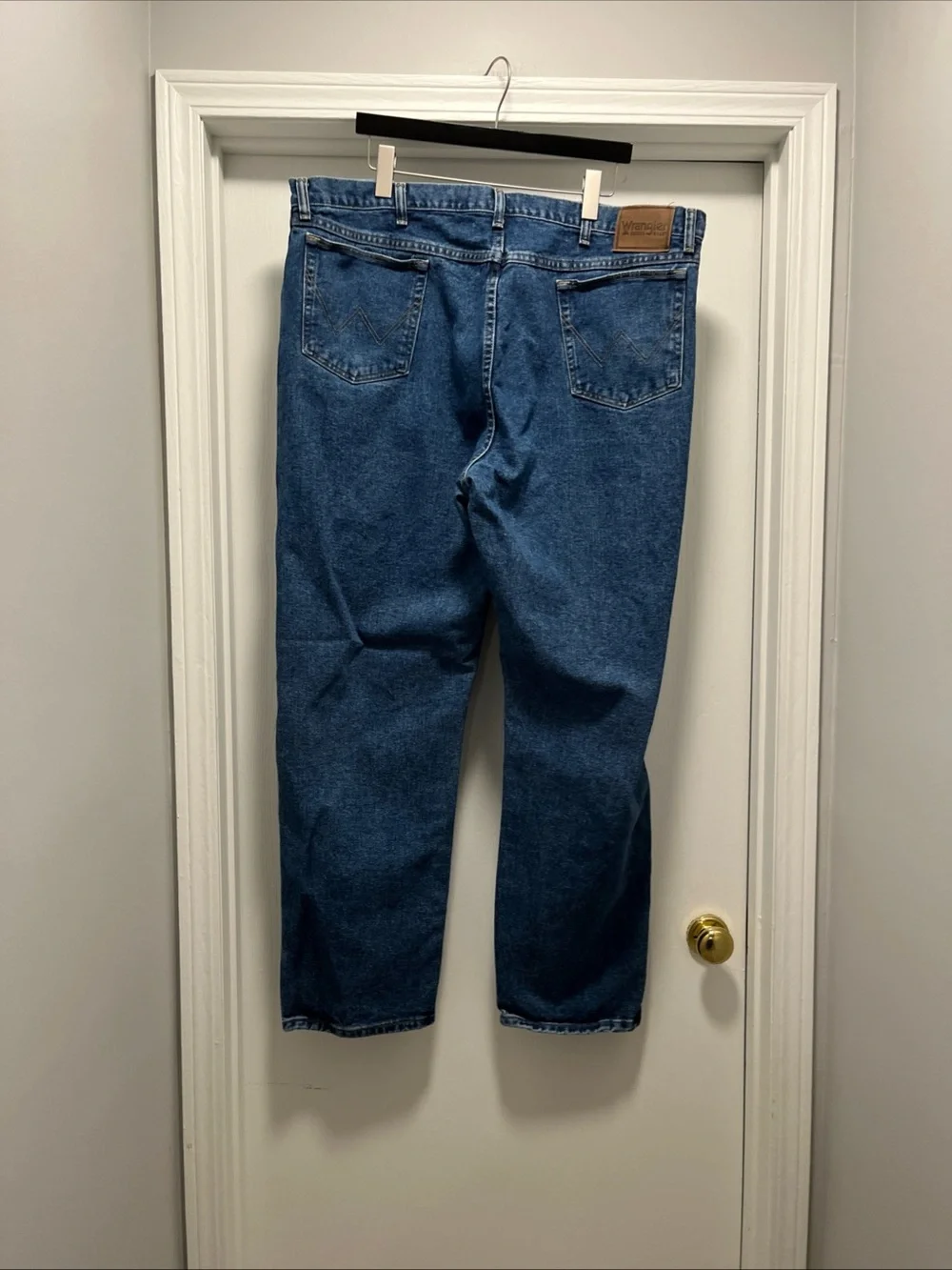 Wrangler Rugged Wear Jeans Mens 44x32 Blue Relaxed Fit Denim Classic 5 Pocket